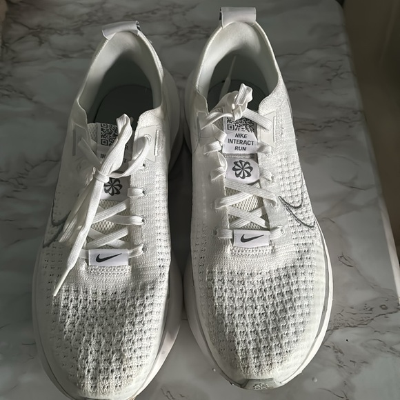 nike running shoes - Picture 3 of 3